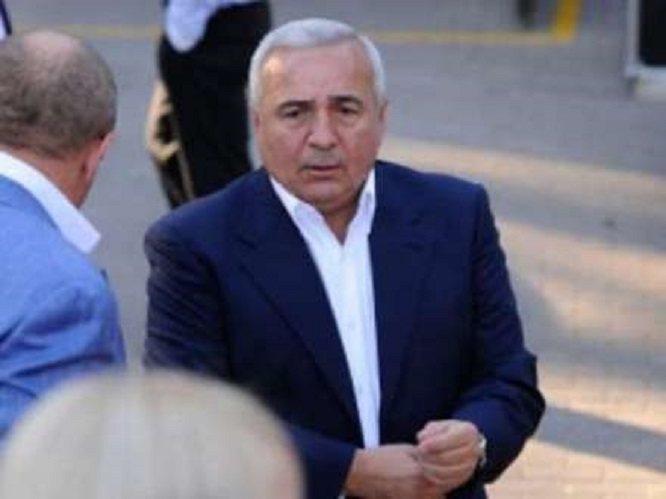 Milyarder Neftçalaya gəldi - `Heç kim işdən çıxarılmayacaq`